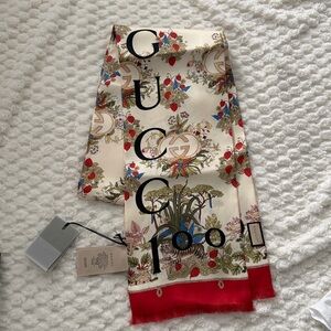 Gucci 100 Silk Scarf-Authentic-NIB